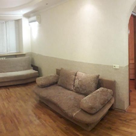 Appartment Near M. 23 Serpnya 哈尔科夫 外观 照片