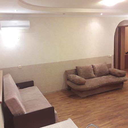 Appartment Near M. 23 Serpnya 哈尔科夫 外观 照片
