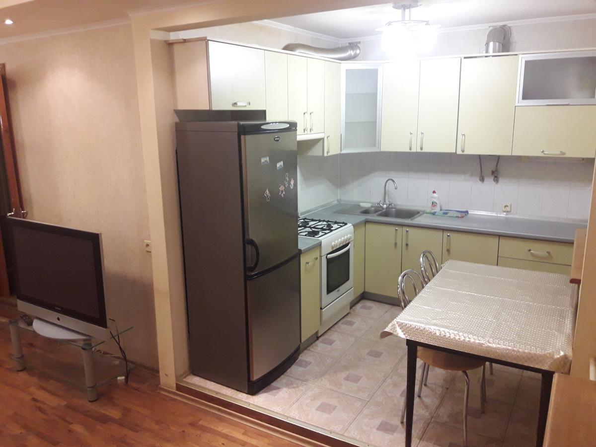 Appartment Near M. 23 Serpnya 哈尔科夫 外观 照片